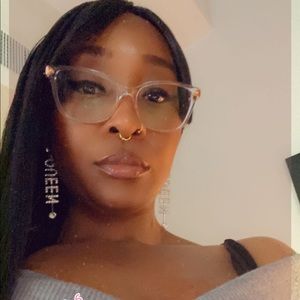 Meet your Posher, Ebony